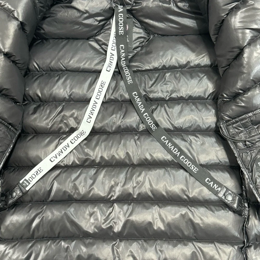 Authentic Men's Canada Goose Black Puffer Jacket - Picture 4 of 4